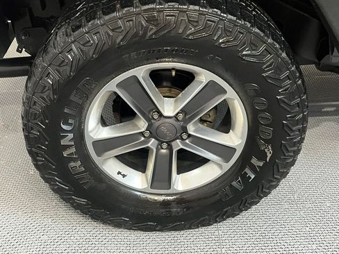 Used 2018 Jeep Wrangler Unlimited Sport S AWD/4WD image 23