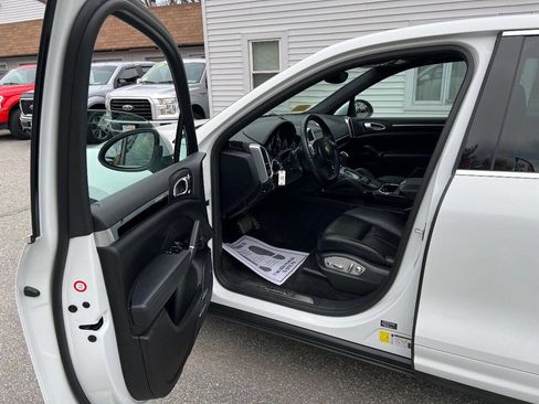 Used 2014 Porsche Cayenne S image 24