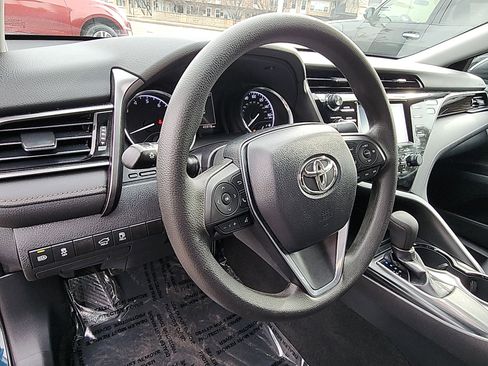 Used 2019 Toyota Camry LE image 11