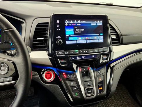 Used 2023 Honda Odyssey Touring image 18