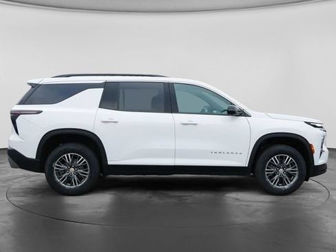 Used 2024 Chevrolet Traverse LT AWD/4WD image 11