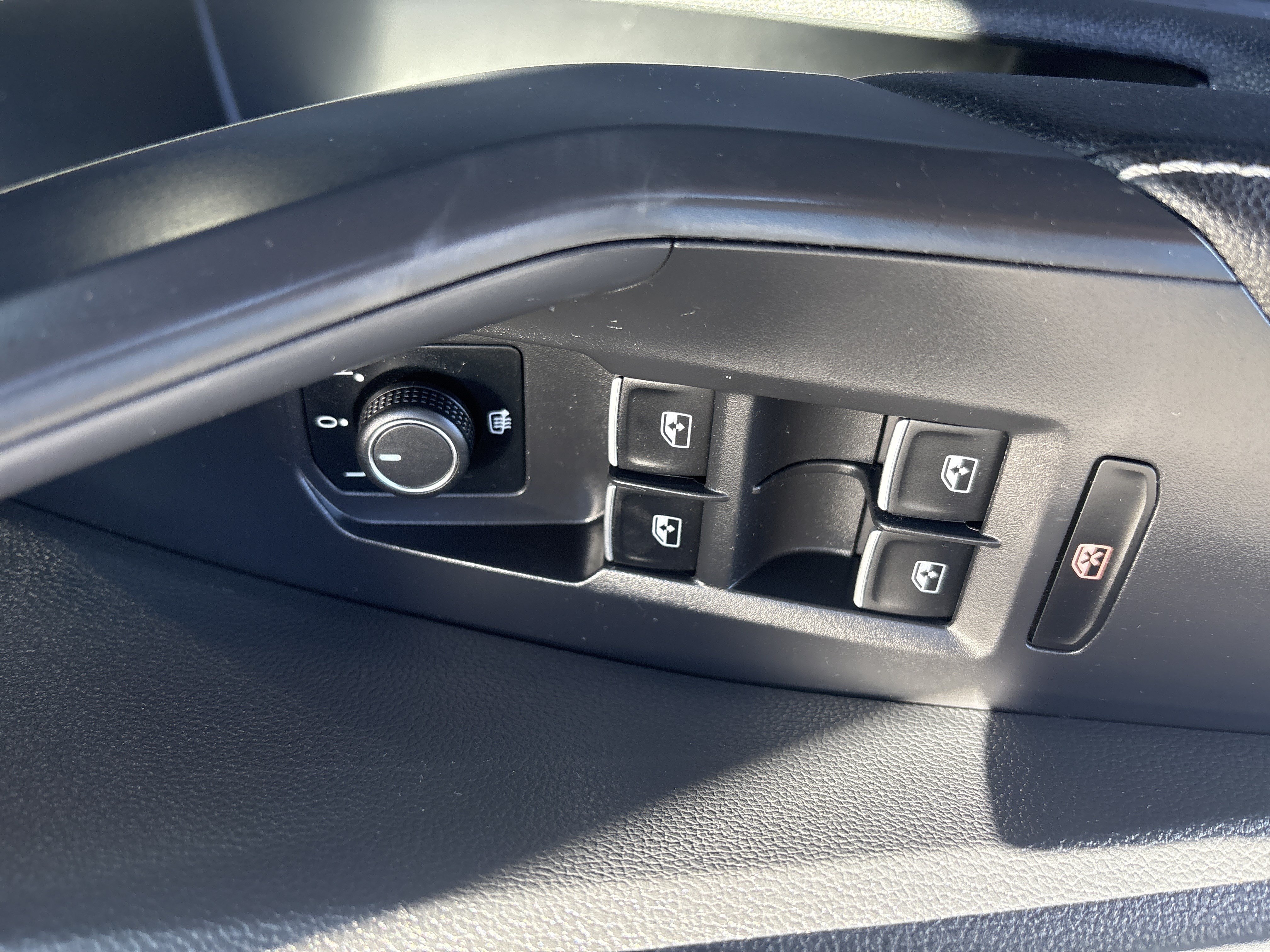 Used 2025 Volkswagen Jetta SE FWD image 14