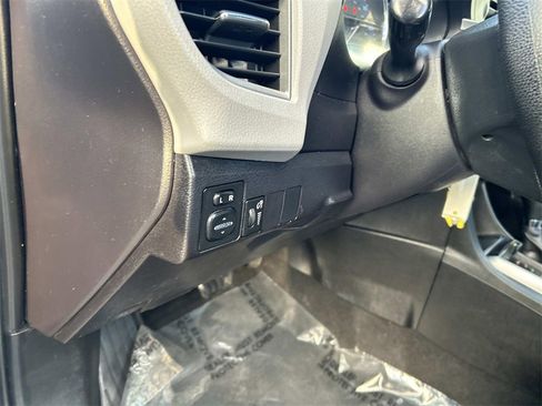 Used 2016 Toyota Corolla LE image 19