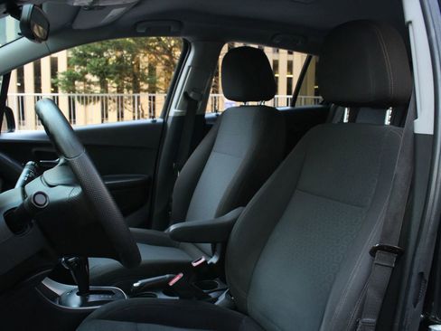 Used 2021 Chevrolet Trax LS w/ Tint and Cruise Package FWD image 16