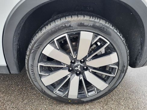 Used 2025 Mitsubishi Outlander SE image 16