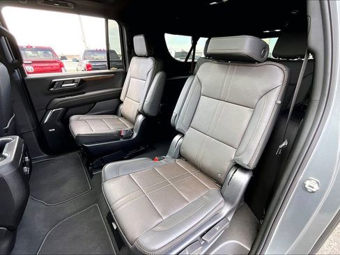 New 2026 Chevrolet Suburban High Country image 10