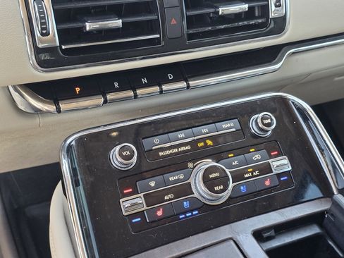 Used 2019 Lincoln Navigator L Reserve AWD/4WD image 17