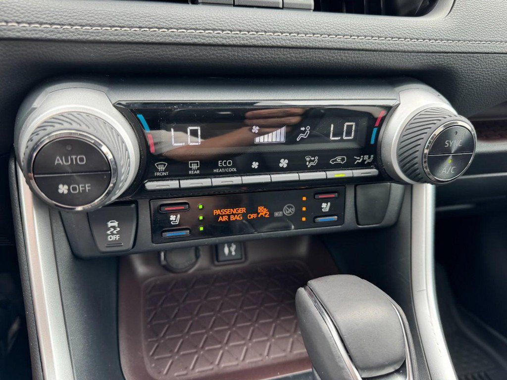 Used 2019 Toyota RAV4 Limited w/ Cold Weather Package AWD/4WD image 20