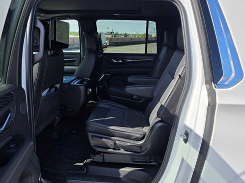 Used 2024 GMC Yukon XL Denali w/ Advanced Technology Package AWD/4WD image 16