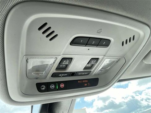 Used 2021 Chevrolet Traverse LT w/ LT Premium Package image 19