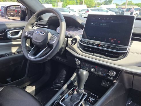 Certified 2025 Jeep Compass Limited AWD/4WD image 9