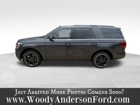 Used 2023 Ford Expedition Limited AWD/4WD image 3
