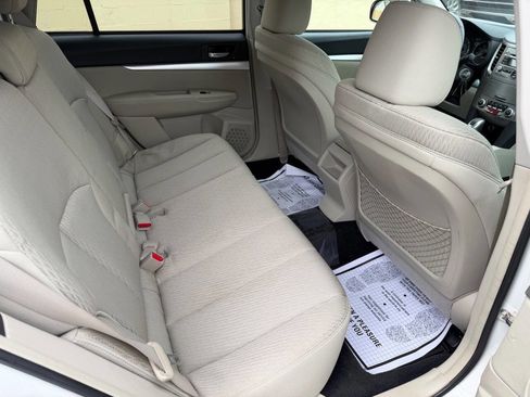 Used 2010 Subaru Outback 2.5i Premium AWD/4WD image 18