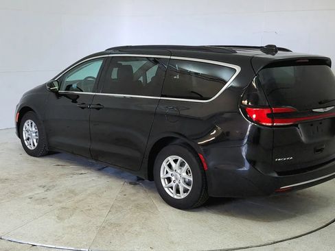 Used 2022 Chrysler Pacifica Touring-L image 5