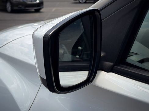 Used 2022 Nissan Kicks SV FWD image 5