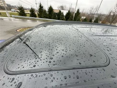 Used 2023 Toyota Corolla Cross SE image 6