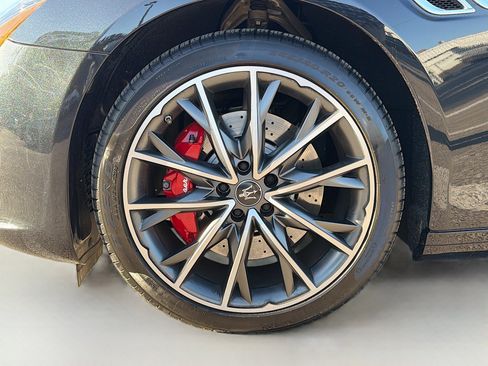 Used 2021 Maserati Quattroporte S image 42