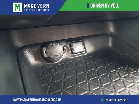 Used 2021 Toyota RAV4 XLE w/ Carpet Mat Package (TMS) AWD/4WD image 32