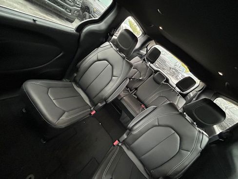 New 2026 Chrysler Pacifica Select image 12