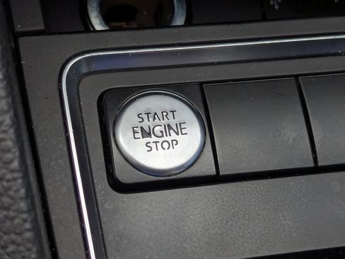 Used 2017 Volkswagen Jetta SE FWD image 18