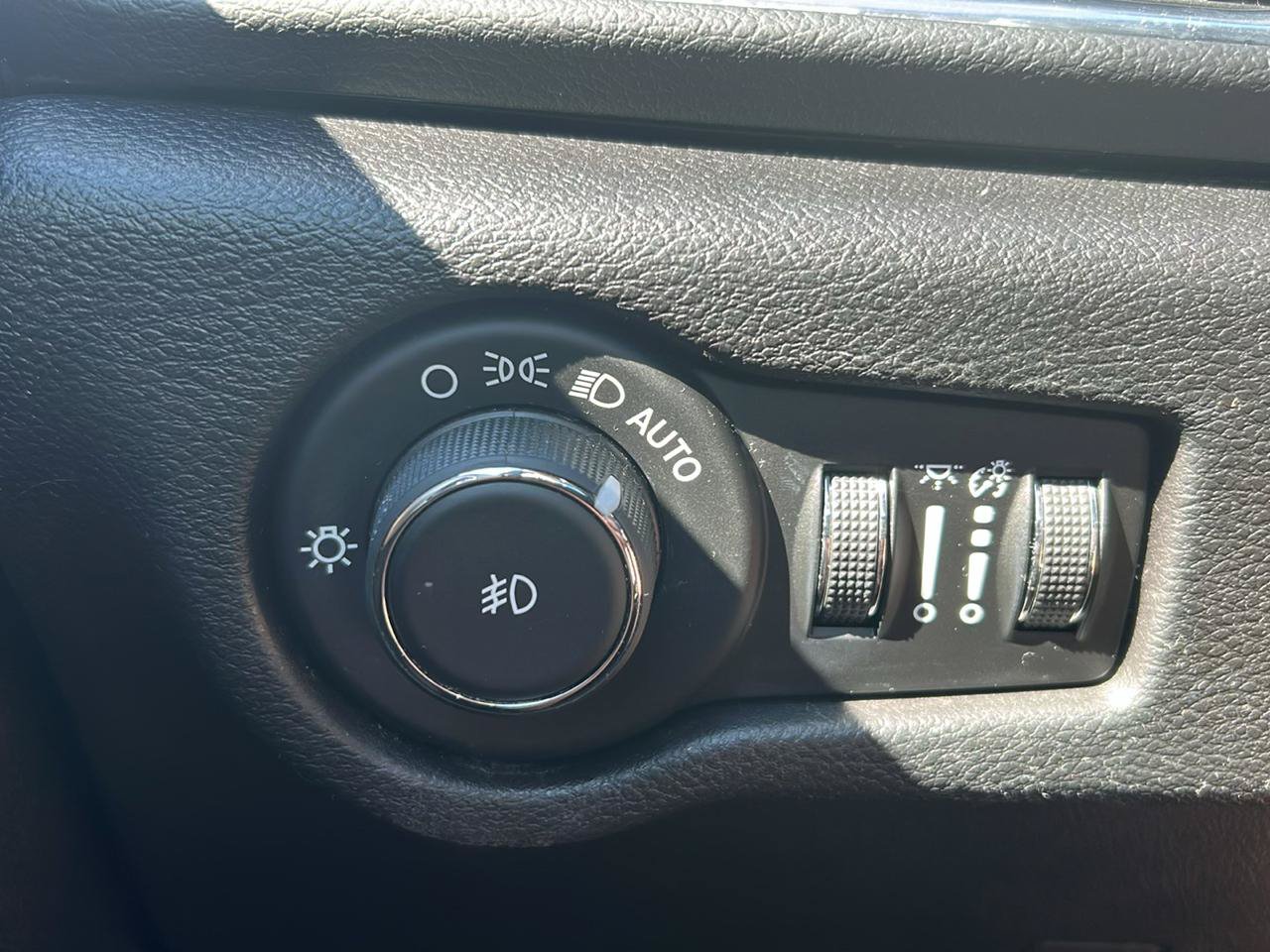 Used 2019 Chrysler Pacifica Touring-L w/ Advanced Safetytec Group FWD image 10