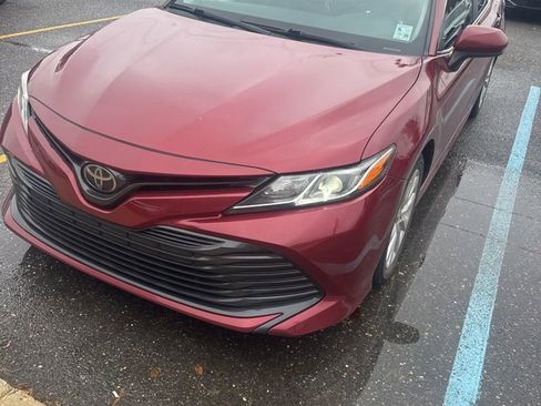 Used 2020 Toyota Camry LE image 5