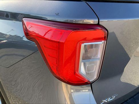 Used 2022 Ford Explorer XLT w/ Equipment Group 202A image 27