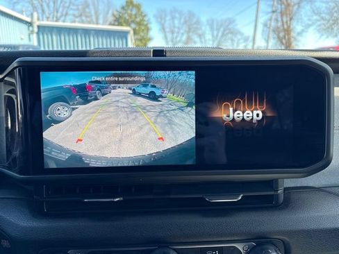 Used 2024 Jeep Wrangler Unlimited Sport AWD/4WD image 15