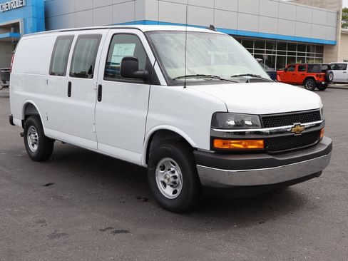 New 2025 Chevrolet Express 3500 w/ Chrome Appearance Package image 2