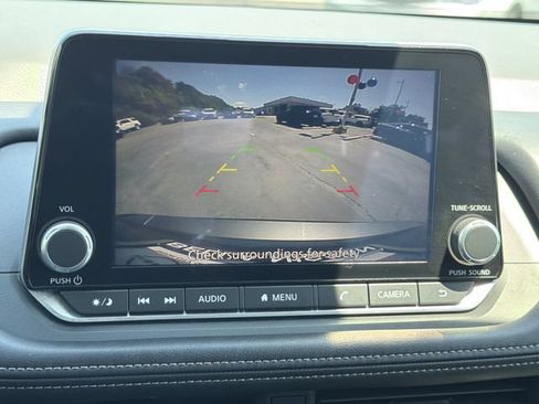 Used 2025 Nissan Rogue SV FWD image 10