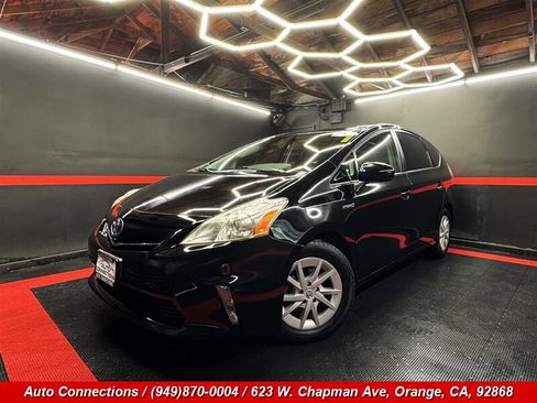 Used 2012 Toyota Prius V Two image 2