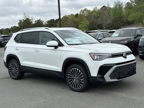 New 2026 Volkswagen Taos SE FWD image 7