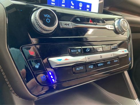 Used 2022 Ford Explorer King Ranch w/ Class IV Trailer Tow Package image 38