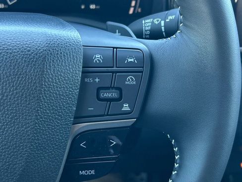 Used 2025 Toyota Camry SE w/ Convenience Package image 38