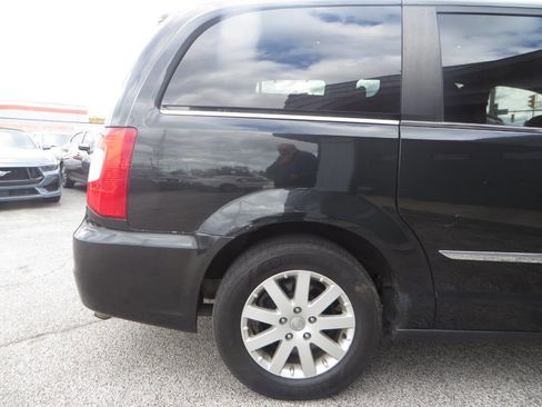 Used 2015 Chrysler Town & Country Touring w/ Driver Convenience Group image 37
