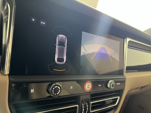 Certified 2026 Porsche Macan AWD/4WD image 24