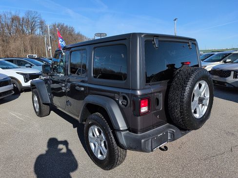 Used 2018 Jeep Wrangler Unlimited Sport S image 5