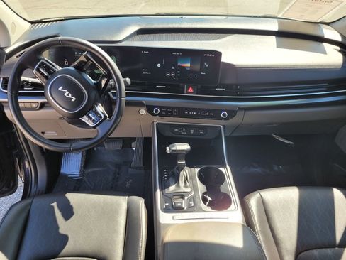 Used 2025 Kia Carnival FWD image 15