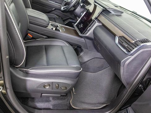 Used 2024 GMC Acadia Denali image 42