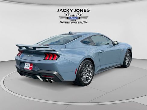 Used 2025 Ford Mustang GT Premium w/ GT Performance Package RWD image 5