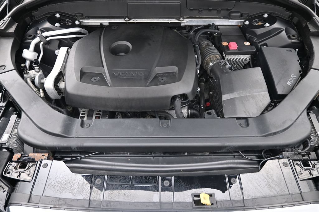 Used 2018 Volvo XC60 T6 Momentum w/ Convenience Package AWD/4WD image 16