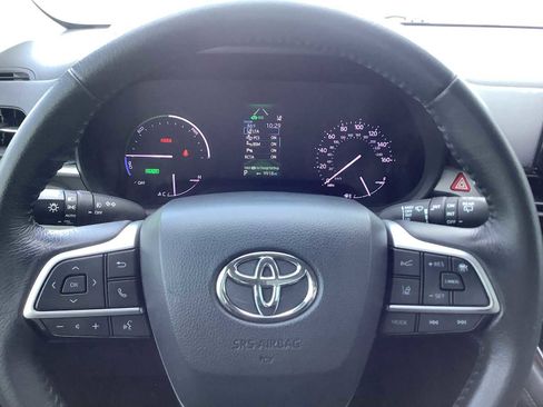 Used 2021 Toyota Sienna XLE image 16