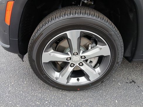 New 2025 Jeep Grand Cherokee L Limited w/ Luxury Tech Group II image 9