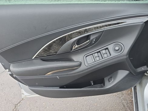 Used 2016 Buick LaCrosse image 16