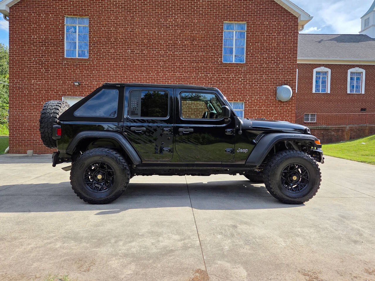 Used 2018 Jeep Wrangler Unlimited Sport S AWD/4WD image 5