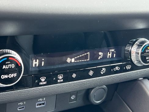 New 2025 Mitsubishi Outlander SE image 22