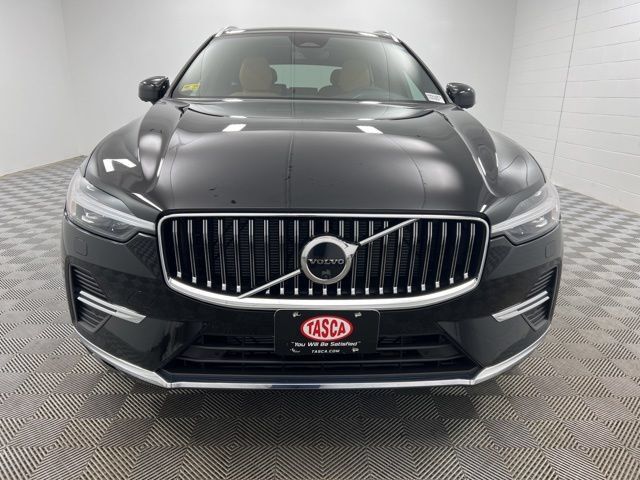 Used 2023 Volvo XC60 B5 Ultimate w/ Climate Package AWD/4WD image 3