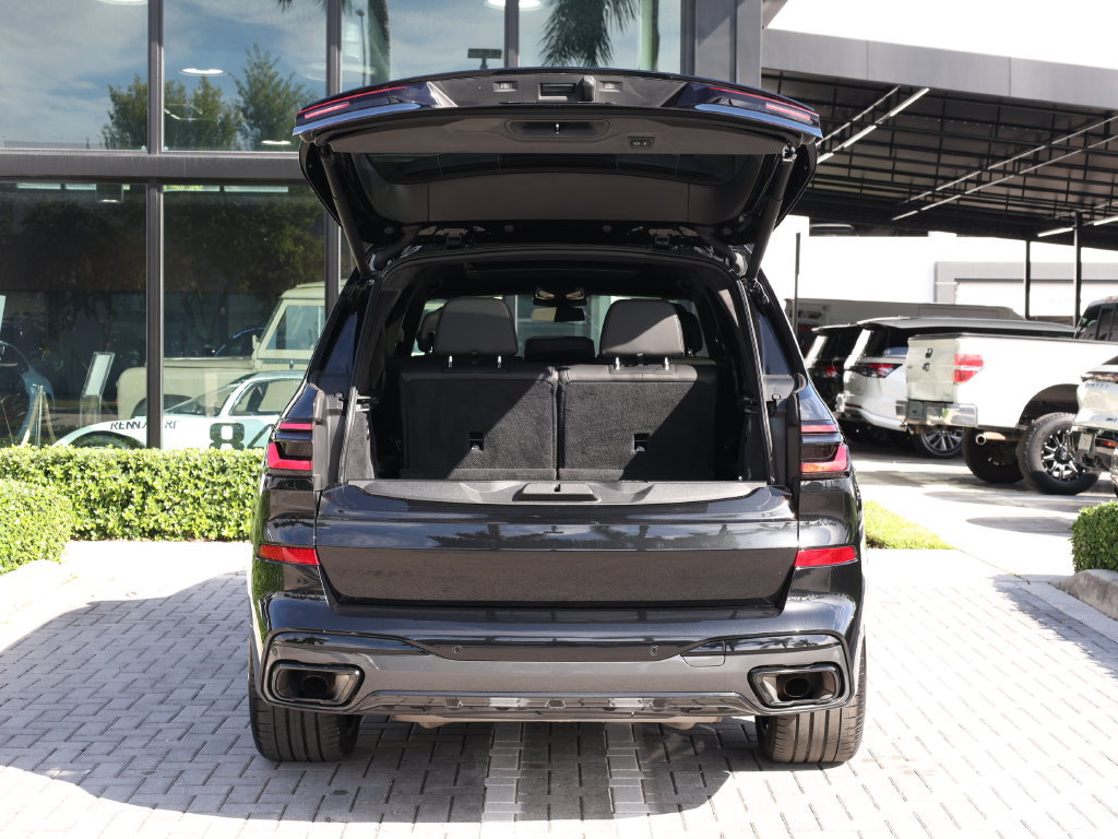 Used 2024 BMW X7 xDrive40i w/ M Sport Package AWD/4WD image 7