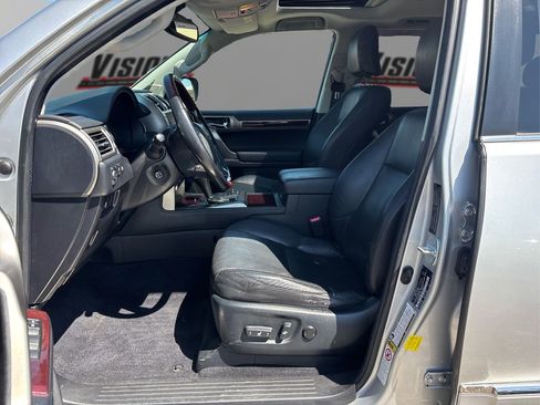 Used 2017 Lexus GX 460 Premium w/ Premium Package AWD/4WD image 9