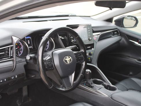 Used 2021 Toyota Camry SE FWD image 19